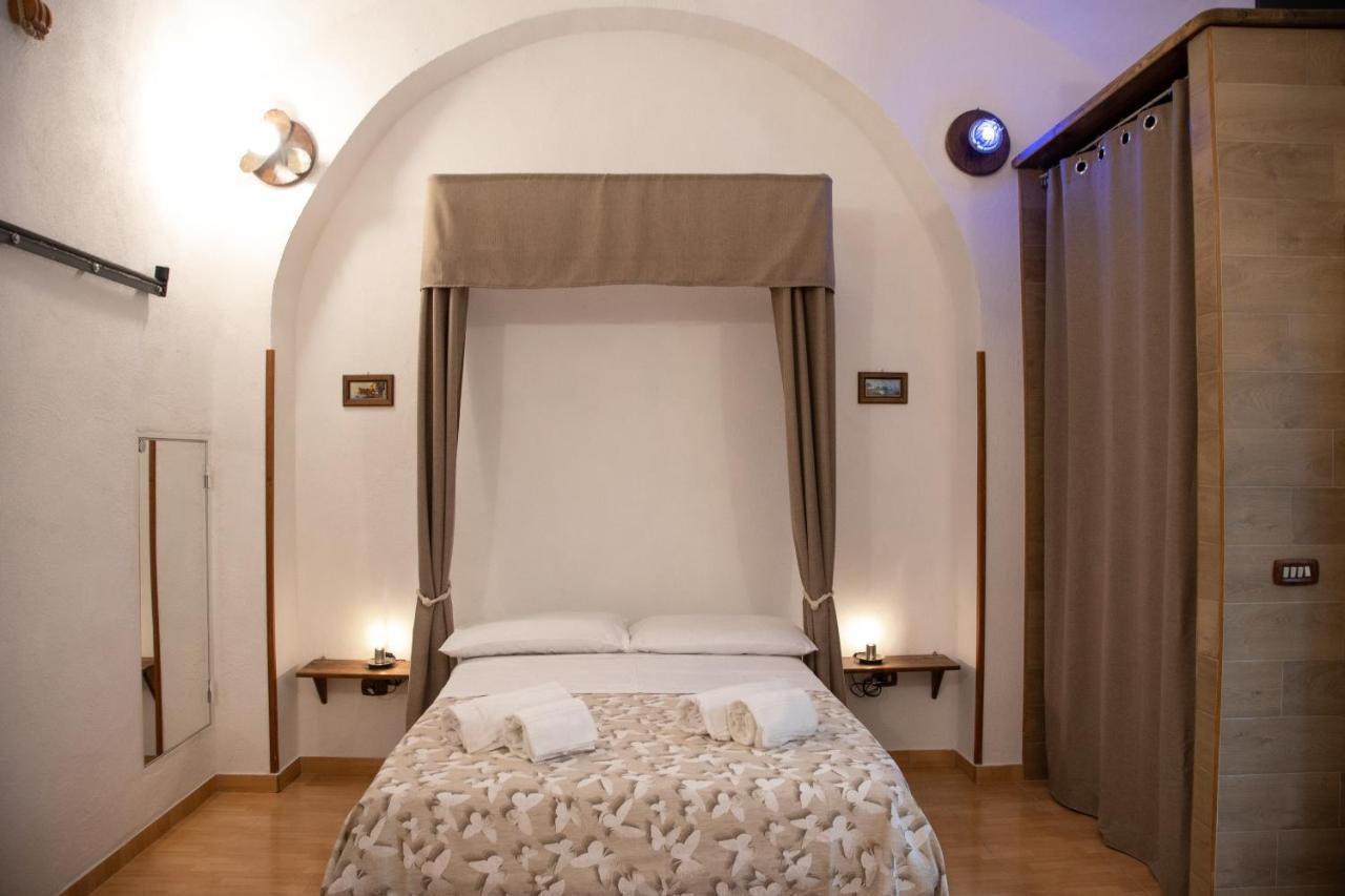 La Tana Dei Pirati Napels